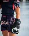 Pantalonii scurți Muay Thai pentru femei Asami Ground Game