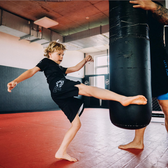 Pantaloni scurți de antrenament pentru copii Samurai Shadow